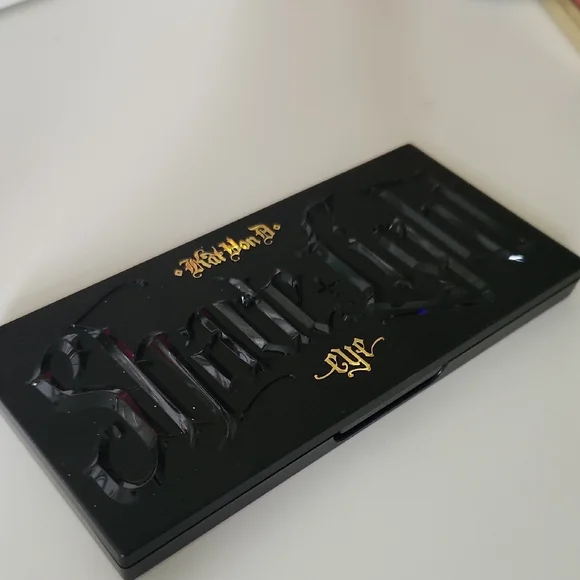 Kat Von D Black and Gold Makeup Palette - Picture 1 of 3